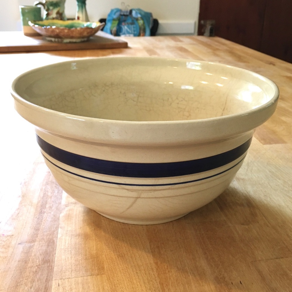 Old Ceramic Mixing Bowl - 9 in around x 5 in high